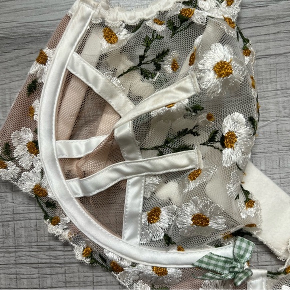 FOR LOVE AND LEMONS Tossed Daisy Embroidery Bra Ivory Green SDD - Picture 12 of 16